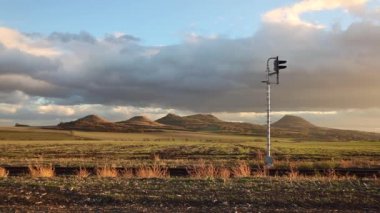 Tek demiryolu parça gün batımında, Central Bohemian Uplands, Çek Cumhuriyeti