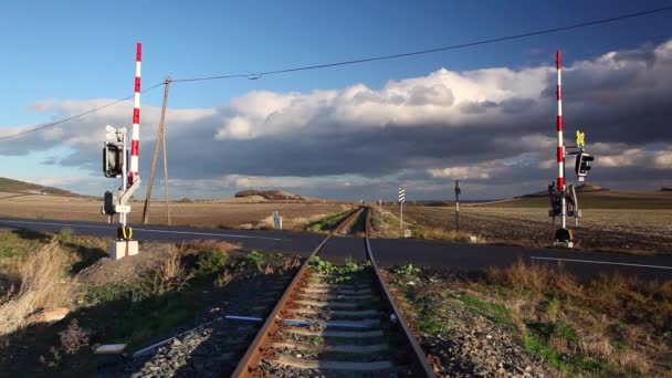 Pojedynczy Linia Kolejowa Zachodzie Słońca Czeskie Średniogórze Republika Czeska — Wideo stockowe