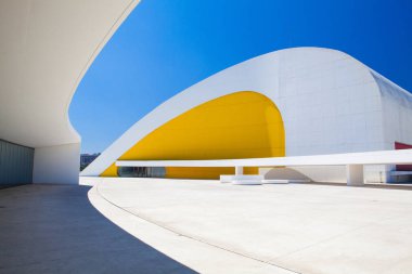Aviles, İspanya - Temmuz 4,2017: Görünüm Niemeyer Aviles içinde bina merkezi. Kültür Merkezi Brezilyalı mimar Oscar Niemeyer tarafından tasarlanmış.