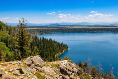 Jenny Gölü, Wyoming, Amerika Birleşik Devletleri. Jenny Gölü Wyoming'de ABD devlet Grand Teton Milli Parkı içinde yer almaktadır.