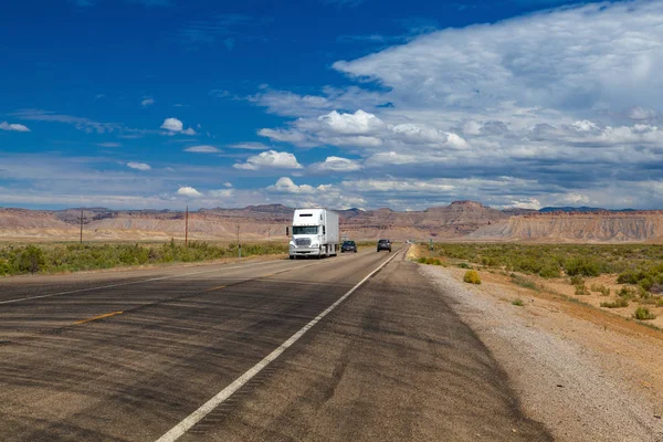 Γιούτα Ηπα Ιούλιος 2013 Τυπικό Καιρό Αμερικανικό Αυτοκινητόδρομο Στην Έρημο — Φωτογραφία Αρχείου