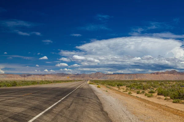 Typická Dlouhá Americká Hlavní Silnice Desert Utah Usa — Stock fotografie