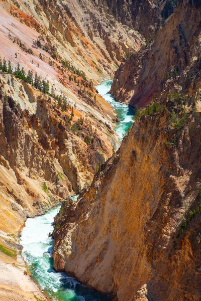 黄石河的下瀑布 美国怀俄明州黄石国家公园最受欢迎的瀑布 — 图库照片