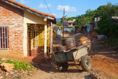 Trinidad, Küba - 29 Ocak 2017: eski koloni şehri, Trinidad, Küba tipik ulaşım malzemelerinde. (Unesco Dünya Mirası)
