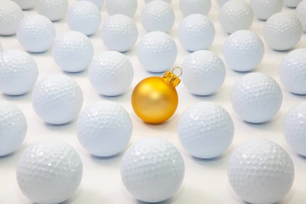 Patrón Con Bolas Golf Blanco Decoración Navidad Oro Mesa —  Fotos de Stock