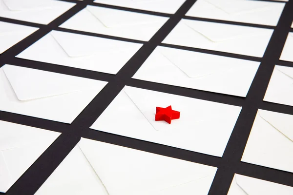 Composição Com Envelopes Brancos Estrela Vermelha Mesa Foto Conveniente Para — Fotografia de Stock