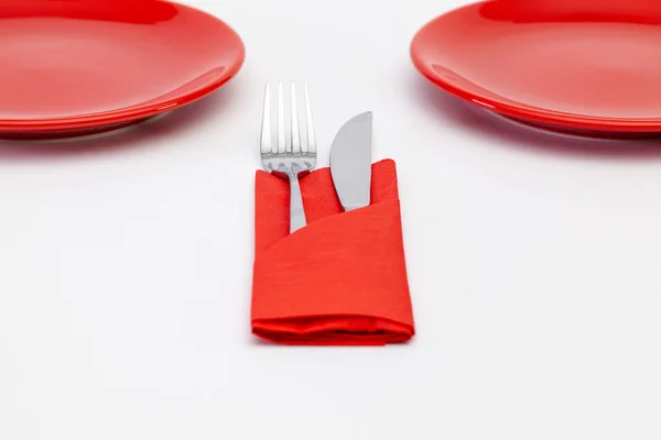 Red Plates White Wooden Table Top View Flat Lay Image — Stock Photo, Image