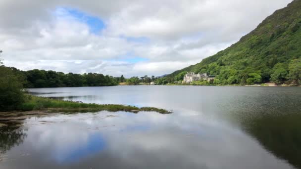 Landscape Kylemore Abbey Benedictine Monastery Founded 1920 Grounds Kylemore Castle — Stock Video