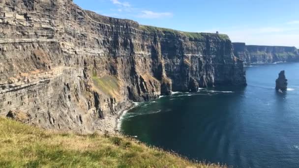 Berömda Cliffs Moher Havet Klippor Ligger Sydvästra Utkanten Regionen Burren — Stockvideo