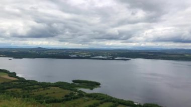 Magho Kayalıkları, Kuzey İrlanda 'nın Fermanagh ilçesi Magho kasabasında yer alan 9 km' lik bir kayalıktır..