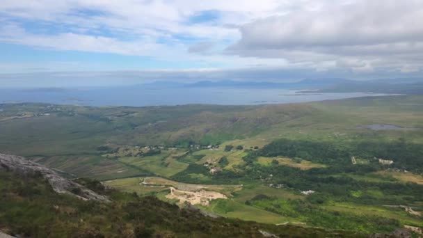 Visa Från Diamon Hill Ireland Vandra Upp Diamond Hill Connemara — Stockvideo