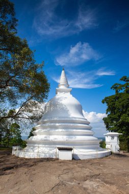 Lankatilaka, Sri Lanka 'nın Kandy ilçesinin Udu Nuwara bölgesinde Hiyarapitiya köyünde 14. yüzyılın Budist tapınağı. Bu tarihi tapınak Gampola kralı tarafından inşa edildi.