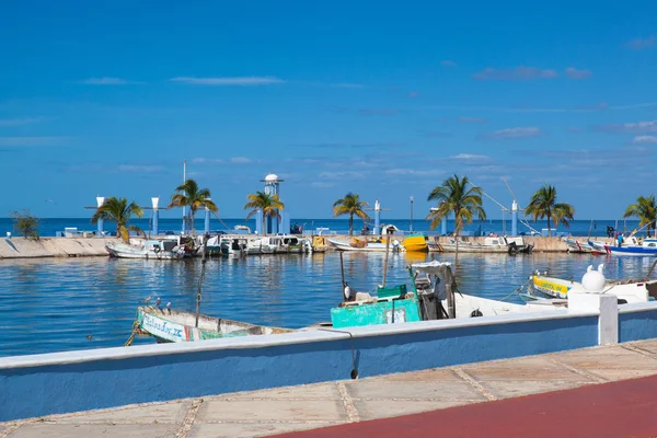 Paseo marítimo renovado y pequeño puerto, Campeche, México . —  Fotos de Stock