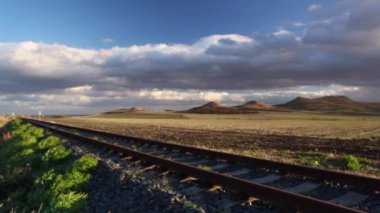 Tek demiryolu parça gün batımında, Central Bohemian Uplands, Çek Cumhuriyeti