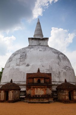 Polonnaruwa - Sri Lanka antik bir tapınak kalıntıları.  