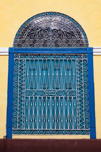 Tipico cancello in ferro a Trinidad, Cuba — Foto Stock