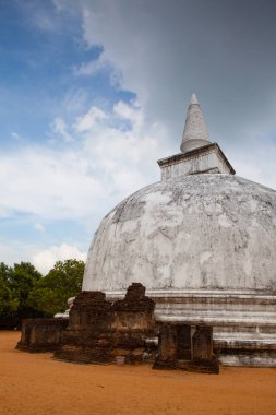 Polonnaruwa - Sri Lanka antik bir tapınak kalıntıları.  