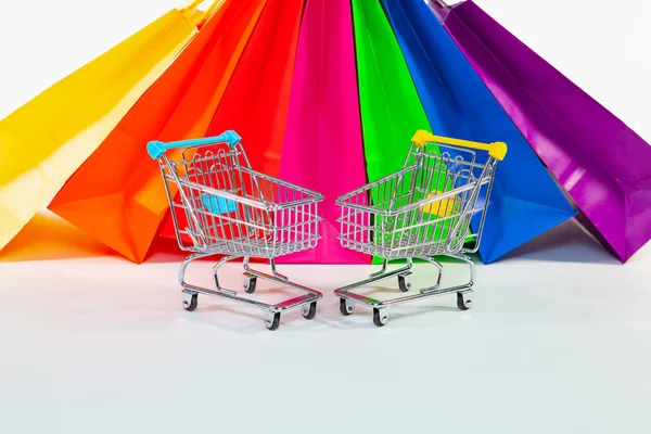 Conjunto de sacos de compras vazios coloridos isolados no backgr branco — Fotografia de Stock