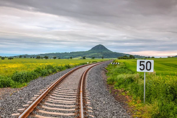 Caminho de ferro em Central Bohemian Highlands, República Checa . — Fotografia de Stock