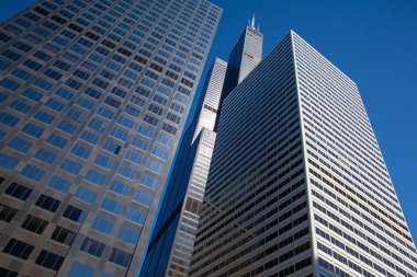 Şehir merkezinde iş binasına bakarak, Chicago, USA.