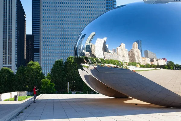 Cloud Gate, la famosa escultura pública, Chicago, EE.UU. —  Fotos de Stock