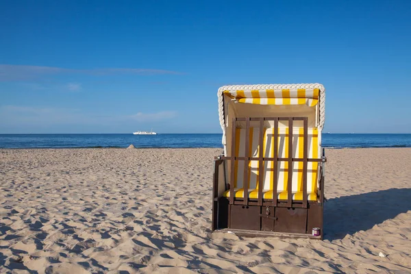 Sillas de playa típicas en la playa de Ahlbeck, Alemania —  Fotos de Stock