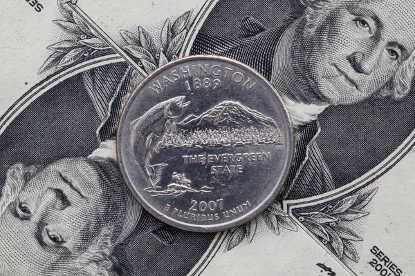 Abd doları banknotlarının simetrik bileşimi ve Washin'in çeyreği — Stok fotoğraf