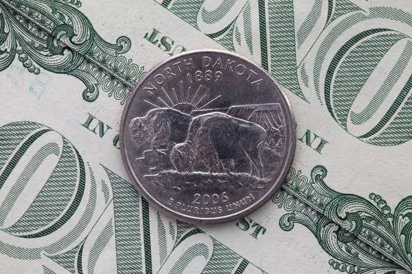 米ドル紙幣の対称構成と北の四分の一 — ストック写真