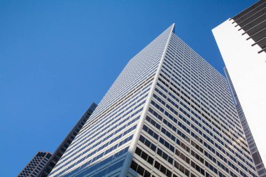Şehir merkezinde iş binasına bakarak, Chicago, USA.