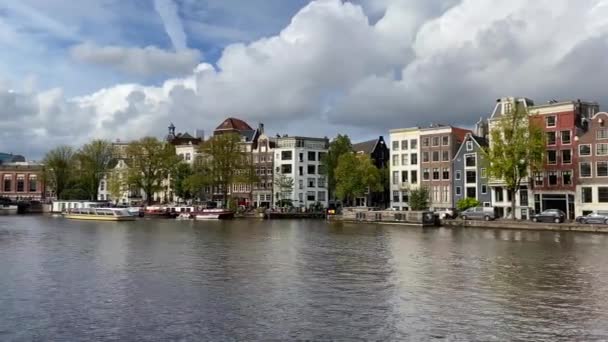 Amsterdam Nizozemsko Říjen 2019 Amsterdam Kanál Typickými Holandskými Domy Hausbóty — Stock video