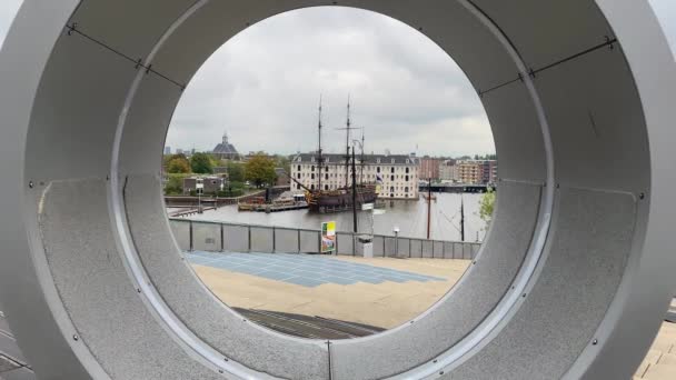 アムステルダム国立海事博物館2019年10月4日 国立海事博物館は巨大な歴史的建造物です アムステルダムのレプリカオランダと東インドを結ぶ18世紀の船です — ストック動画