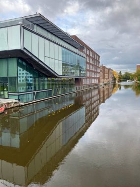 Amsterdam Üniversitesi, Hollanda 'da bulunan bir devlet üniversitesidir.