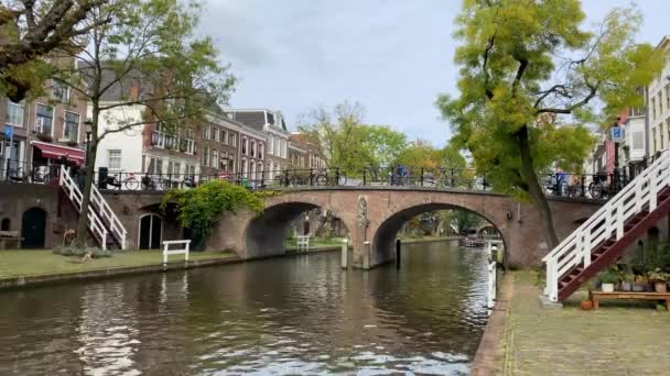 荷兰乌得勒支 2019年10月5日 乌得勒支中心的乌得勒支 Oudegracht Old Canal 传统住宅 乌得勒支是一个非常古老的城市 也是全国第四大城市 — 图库视频影像