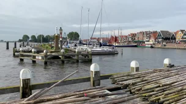 Porcie Volendam Volendam Miasto Północnej Holandii Kilometrów Północ Amsterdamu Czasami — Wideo stockowe