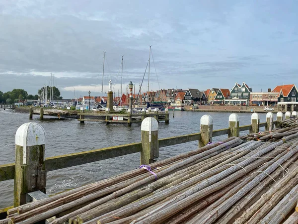 I Volendams hamn, Volendam, Nederländerna — Stockfoto