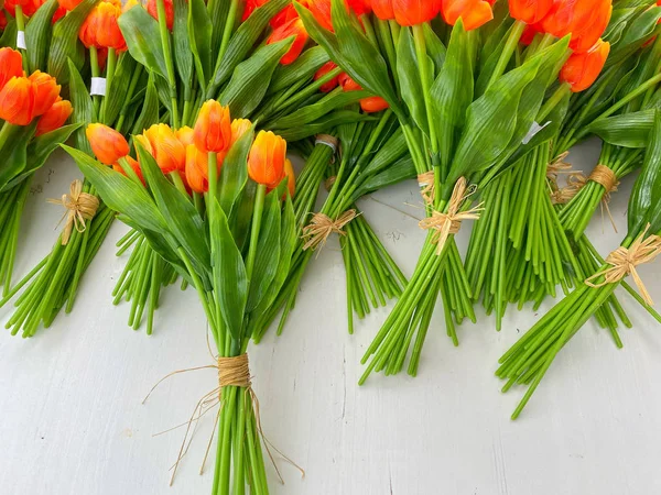 Tulpen aus Holz im Geschäft in Volendam. — Stockfoto