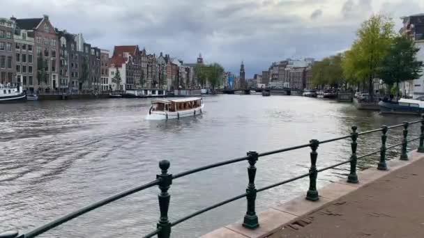 Amsterdam Nederländerna Oktober 2019 Amsterdams Kanal Singel Med Typiska Holländska — Stockvideo