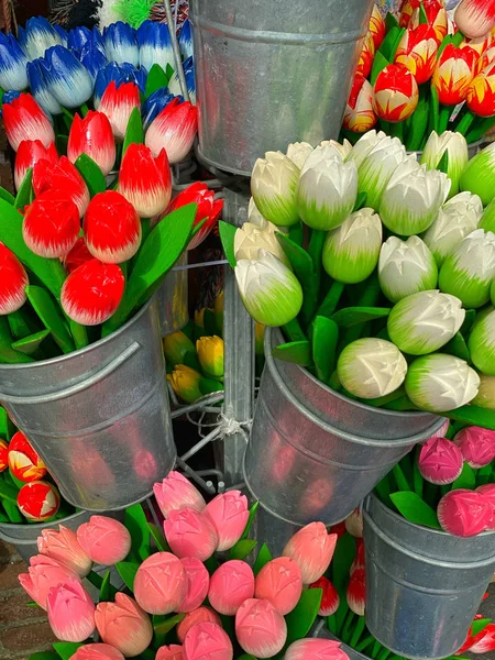 Tulipes en bois dans la boutique de Volendam . — Photo