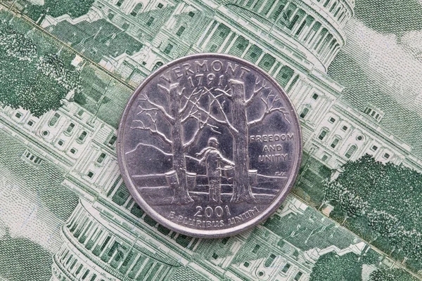 우리 달러 지폐의 대칭적 인 구성 과 4 분 의 1 의 버몬 즈 — 스톡 사진