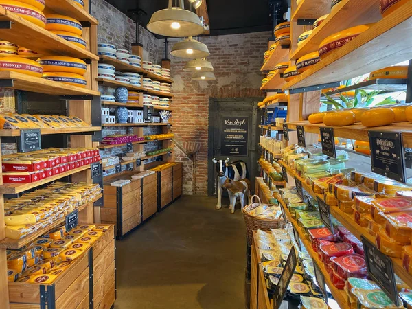 At the Amsterdam Cheese Company it is our mission to carefully s