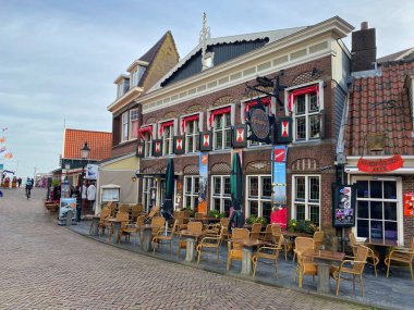 Volendam, Hollanda - 7 Ekim 2019: Volendam, Kuzey Hollanda 'da, Amsterdam' ın 20 km kuzeyinde bir kasabadır. Bazen Zuiderzee 'nin incisi olarak da bilinir. Burası çok popüler bir turistik yerdir..
