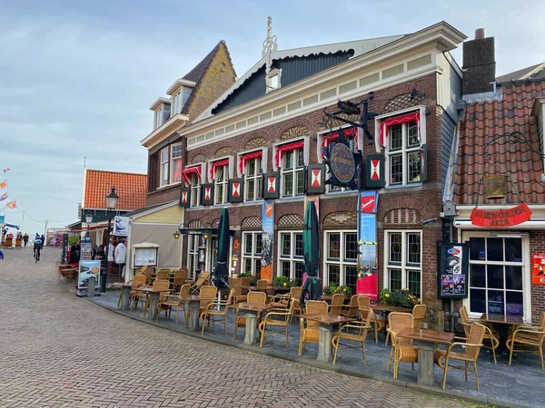 Volendam, Hollanda - 7 Ekim 2019: Volendam, Kuzey Hollanda 'da, Amsterdam' ın 20 km kuzeyinde bir kasabadır. Bazen Zuiderzee 'nin incisi olarak da bilinir. Burası çok popüler bir turistik yerdir..