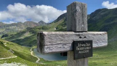 Styrian Tauern, Avusturya 'daki Giglachsee Gölü. Koronavirüs salgınından sonra turistsiz bir yer..