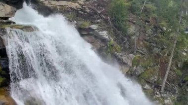 Stuibenfall, Tiran 'ın en yüksek şelalesidir ve yeni bir patika kompleksi ve izleme platformları boyunca keşfedilebilir. Avusturya.