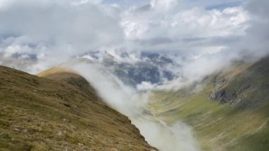 Obergurgl 'deki yüksek dağlar. Avusturya' nın Otztal Alpleri 'nde bir köy. Solden belediyesinde yer alan köy, yaklaşık 400 yıllık bir nüfusa sahip ve ağırlıklı olarak bir turizm beldesi..