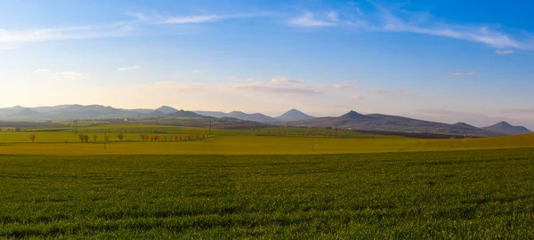 チェコ共和国中央ボヘミア高原の夕日 中央ボヘミア高地 Central Bohemian Uplands ボヘミア北部に位置する山脈 距離は約80Km — ストック写真