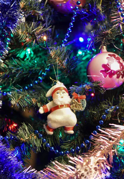 昔からクリスマスのおもちゃの概念 クリスマス ツリー グッズ サンタ クロース クローズ アップ — ストック写真