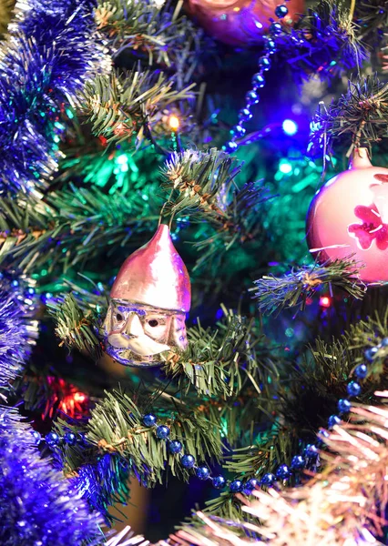 クリスマス ツリーの装飾西単冠山 昔からクリスマスのおもちゃの概念 クローズ アップ — ストック写真