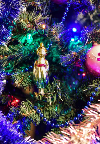 クリスマス ツリーのおもちゃアラジン 昔からクリスマスのおもちゃの概念 クローズ アップ — ストック写真