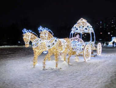 Moskova, Rusya - 13 Ocak 2019. Park Altufevo, parlak kompozisyon Photozone Magic taşıma şenlikli yükleme